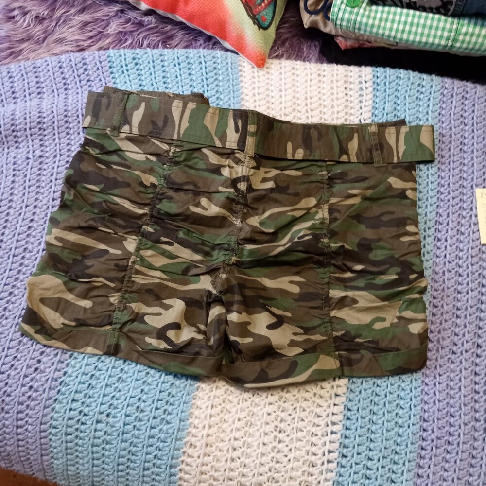 Women's camo shorts with belt size 13 - Picture 2 of 5